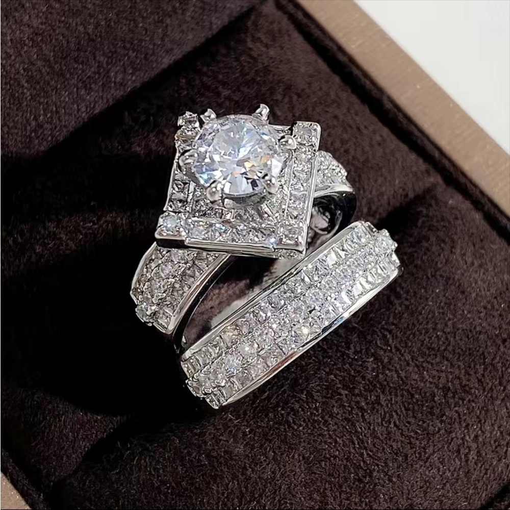New Women’s 925 Silver Luxury Diamond Ring - Picture 2 of 7